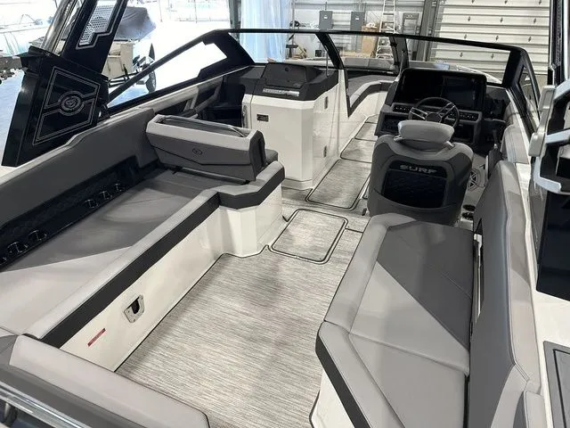 Slide: The Image of Cobalt R8 Surf 2024 - 13