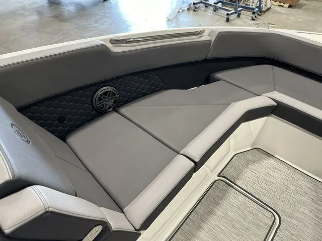 Slide: The Image of Cobalt R8 Surf 2024 - 21