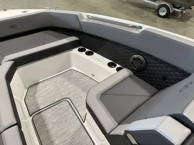 Slide: The Image of Cobalt R8 Surf 2024 - 22