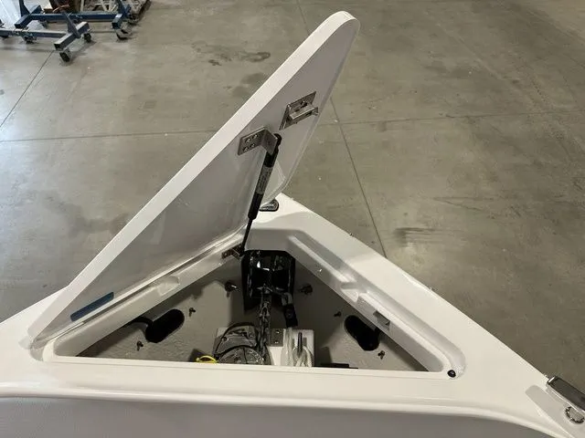 Slide: The Image of Cobalt R8 Surf 2024 - 24