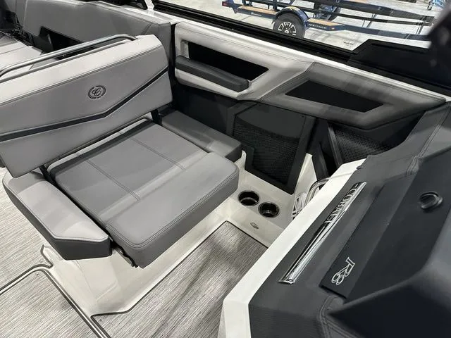 Slide: The Image of Cobalt R8 Surf 2024 - 28