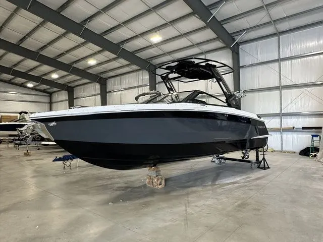 Slide: The Image of Cobalt R8 Surf 2024 - 3