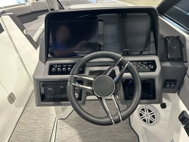 Slide: The Image of Cobalt R8 Surf 2024 - 30