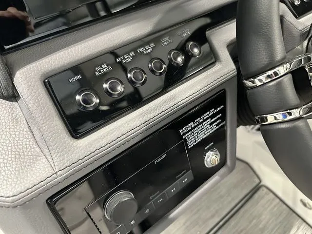 Slide: The Image of Cobalt R8 Surf 2024 - 31