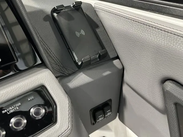 Slide: The Image of Cobalt R8 Surf 2024 - 33