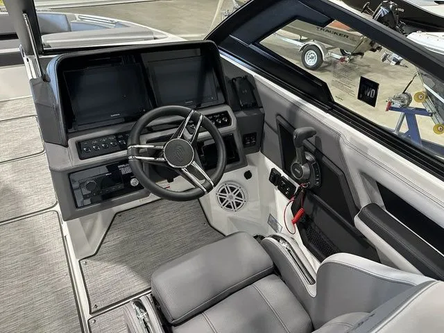 Slide: The Image of Cobalt R8 Surf 2024 - 35