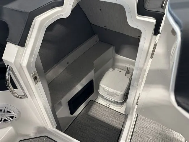 Slide: The Image of Cobalt R8 Surf 2024 - 37