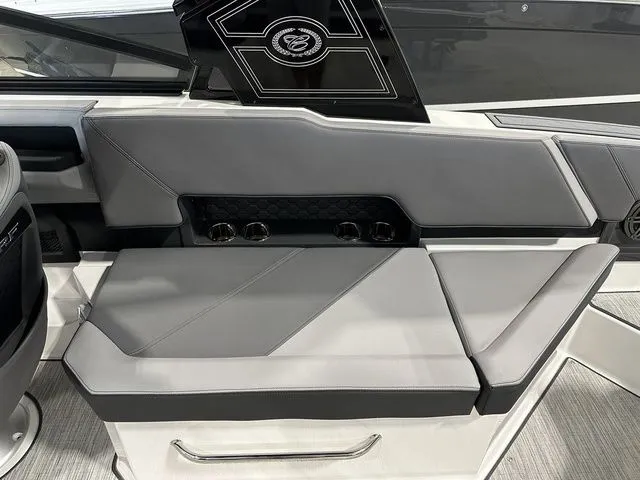 Slide: The Image of Cobalt R8 Surf 2024 - 38