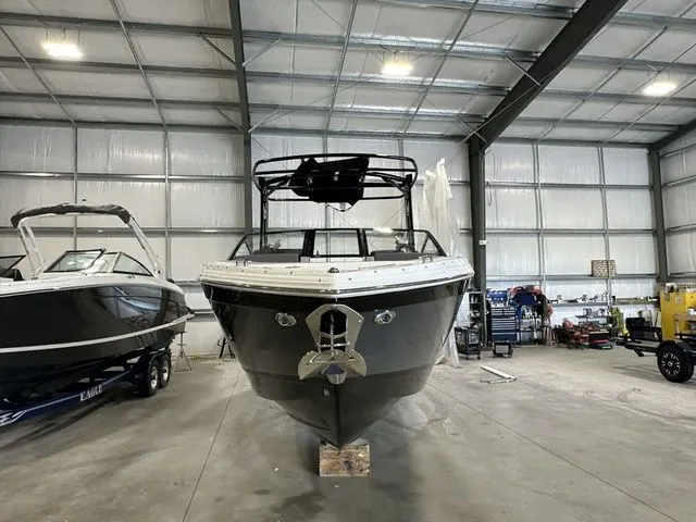 Slide: The Image of Cobalt R8 Surf 2024 - 4