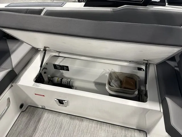 Slide: The Image of Cobalt R8 Surf 2024 - 40