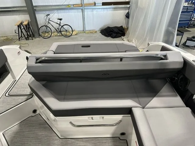 Slide: The Image of Cobalt R8 Surf 2024 - 41