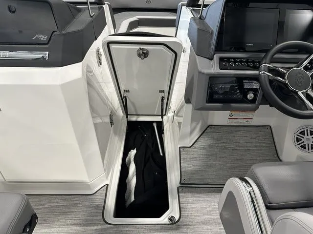 Slide: The Image of Cobalt R8 Surf 2024 - 44