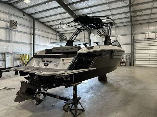 Slide: The Image of Cobalt R8 Surf 2024 - 6