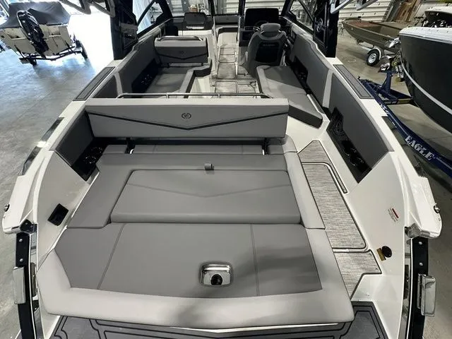 Slide: The Image of Cobalt R8 Surf 2024 - 9