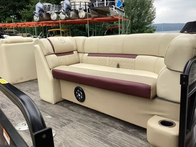 Slide: The Image of Godfrey SW2186SB 2020 - 11