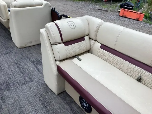 Slide: The Image of Godfrey SW2186SB 2020 - 12