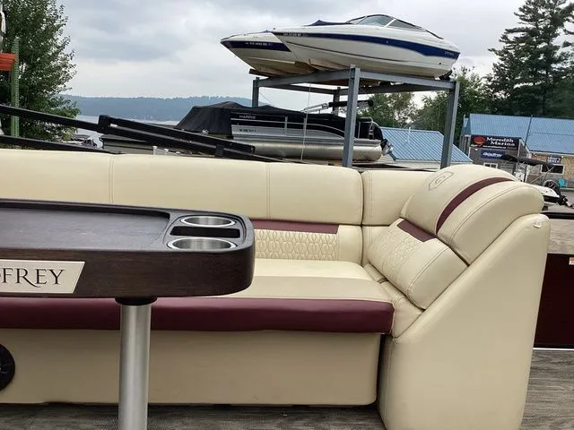 Slide: The Image of Godfrey SW2186SB 2020 - 20