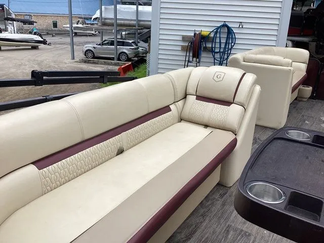 Slide: The Image of Godfrey SW2186SB 2020 - 23