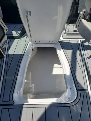 Slide: The Image of Monterey 275SS Super Sport 2025 - 10