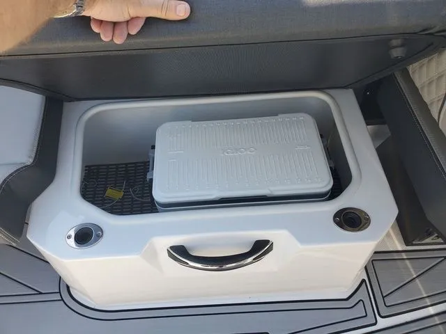 Slide: The Image of Monterey 275SS Super Sport 2025 - 16