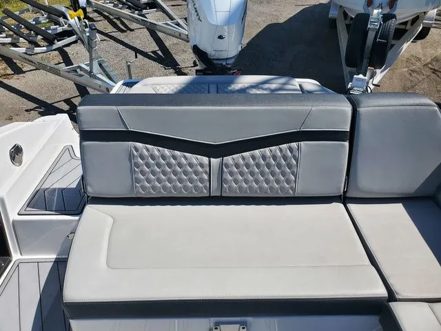 Slide: The Image of Monterey 275SS Super Sport 2025 - 18