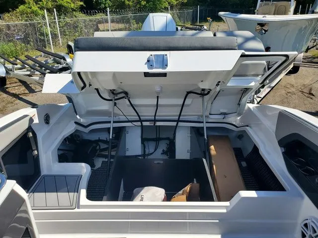 Slide: The Image of Monterey 275SS Super Sport 2025 - 20