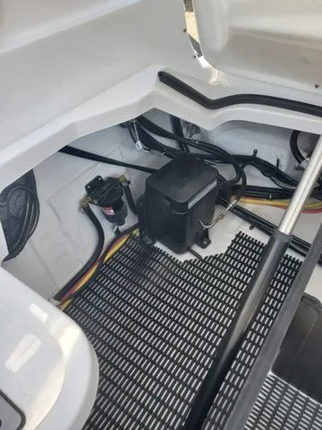 Slide: The Image of Monterey 275SS Super Sport 2025 - 21