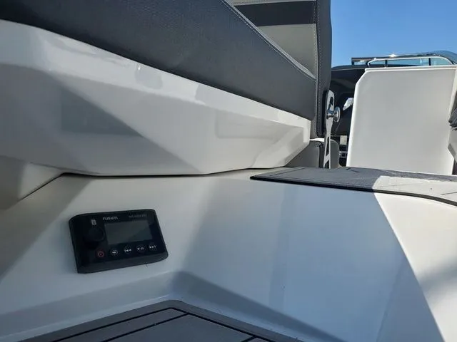 Slide: The Image of Monterey 275SS Super Sport 2025 - 27