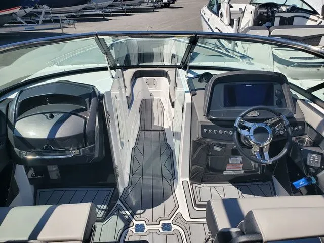 Slide: The Image of Monterey 275SS Super Sport 2025 - 4