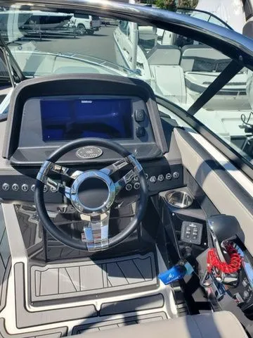 Slide: The Image of Monterey 275SS Super Sport 2025 - 5