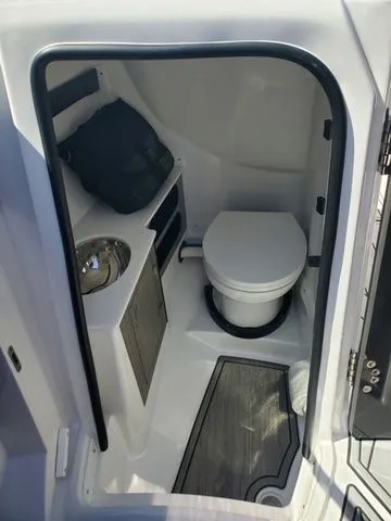 Slide: The Image of Monterey 275SS Super Sport 2025 - 9