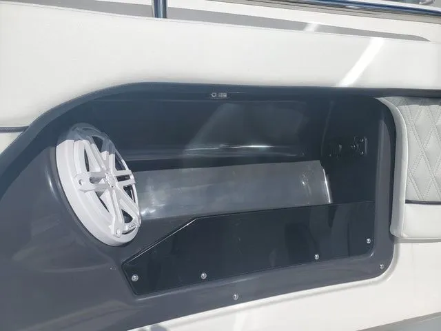 Slide: The Image of Blackfin 302DC 2024 - 11