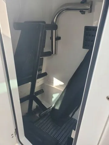 Slide: The Image of Blackfin 302DC 2024 - 15