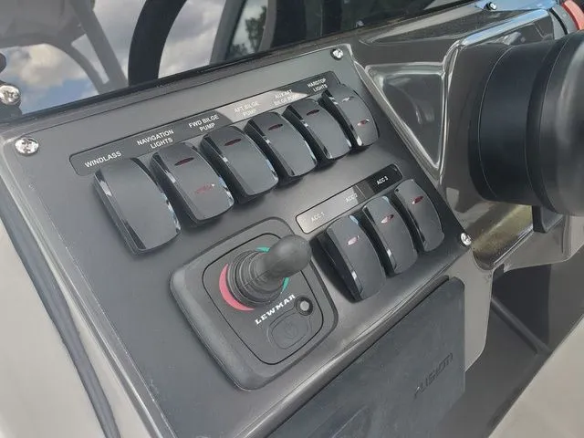 Slide: The Image of Blackfin 302DC 2024 - 19