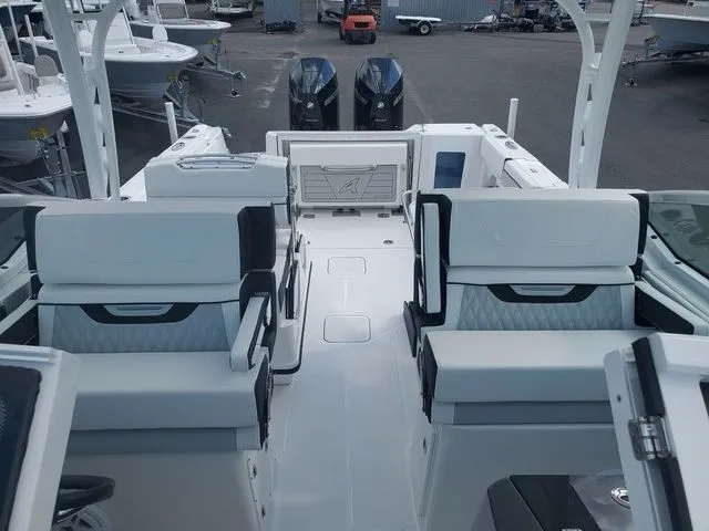 Slide: The Image of Blackfin 302DC 2024 - 20