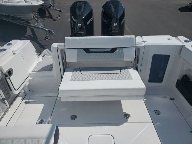 Slide: The Image of Blackfin 302DC 2024 - 29