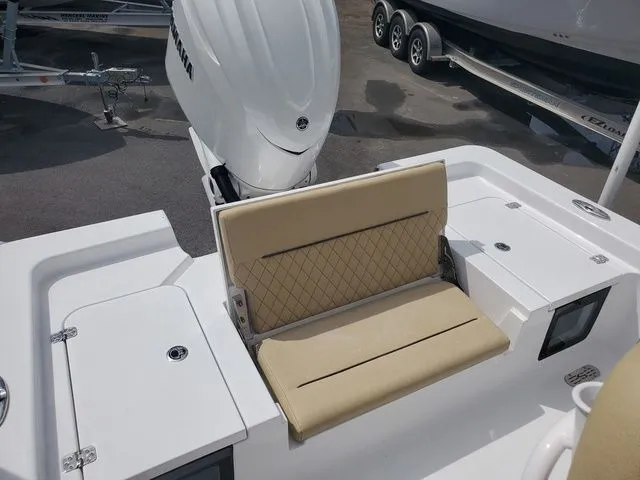 Slide: The Image of Sportsman Masters 247OE Bay Boat 2025 - 7