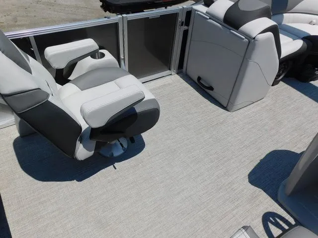 Slide: The Image of Avalon LSZ Versatile Rear Lounger 23 FT 2023 - 18