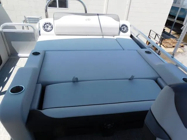 Slide: The Image of Avalon LSZ Versatile Rear Lounger 23 FT 2023 - 4