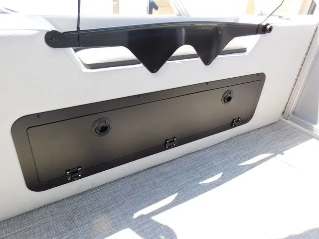 Slide: The Image of Avalon LSZ Versatile Rear Lounger 23 FT 2023 - 5