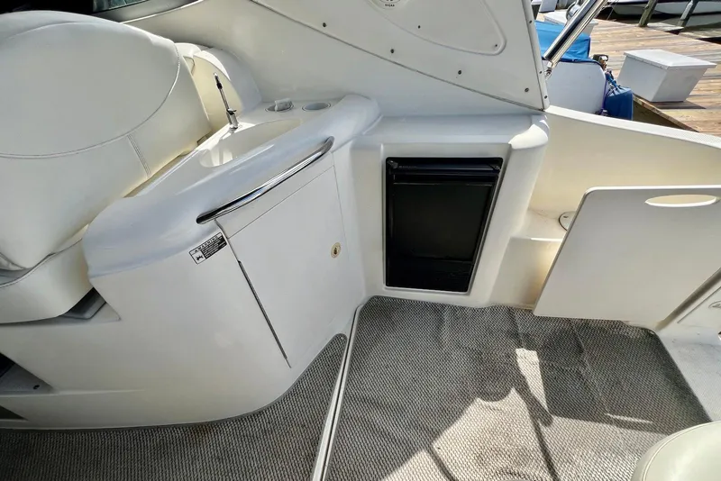 Slide: The Image of 2006 Maxum 3100 SE boat interior with sink and mini fridge. - 11