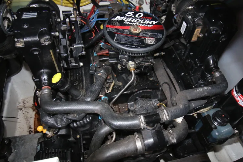 Slide: The Image of Engine compartment of a 2006 Maxum 3100 SE with a 5.0L MerCruiser engine. - 22