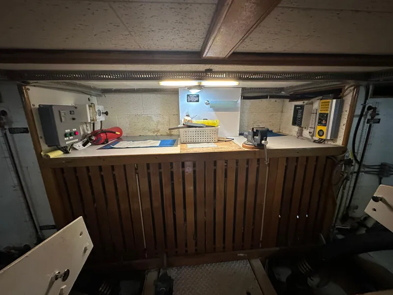 Slide: The Image of Ocean Alexander Pilothouse 1985 - 102