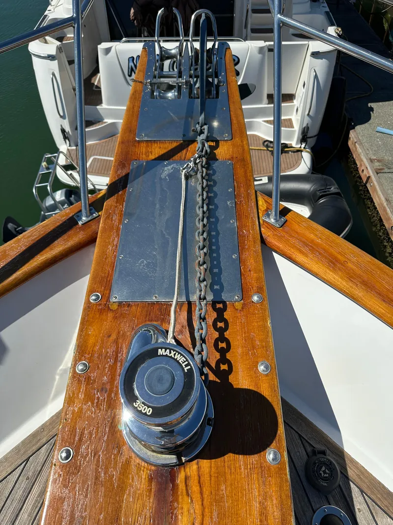 Slide: The Image of 1985 Ocean Alexander Pilothouse bow with Maxwell 3500 windlass and anchor chain. - 16