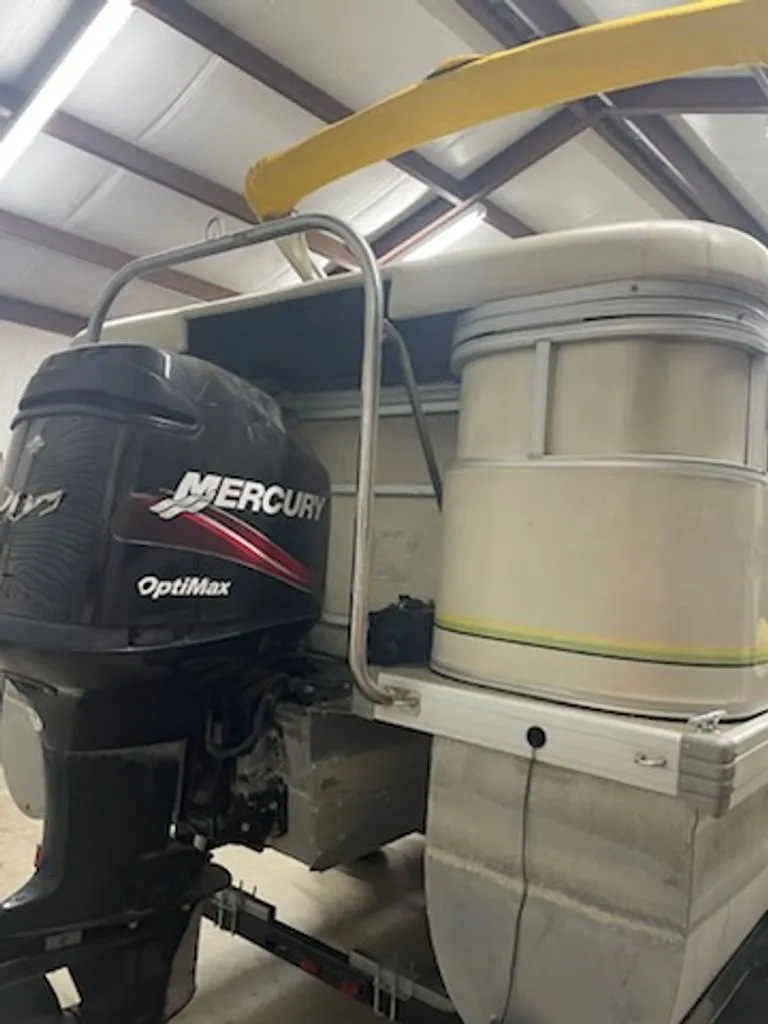 Slide: The Image of Sundancer Pontoons Tritoon 2006 - 3