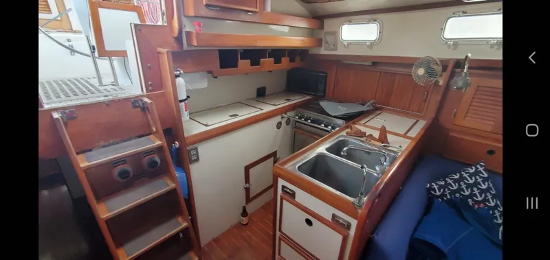 Slide: The Image of Brewer 44 Cutter Rig 1989 - 10