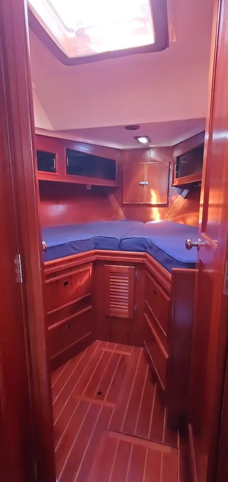 Slide: The Image of Brewer 44 Cutter Rig 1989 - 16