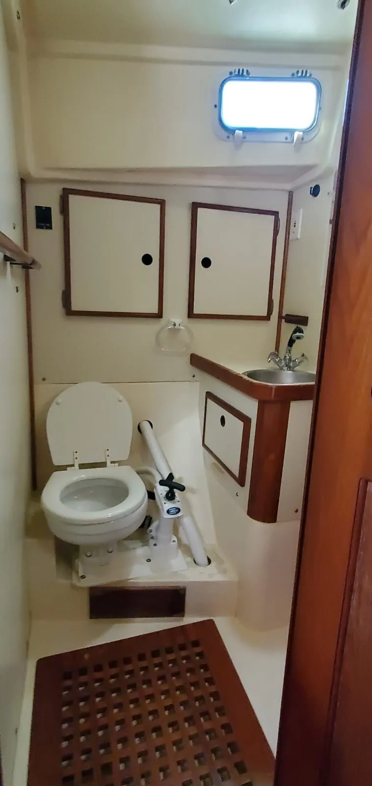 Slide: The Image of Brewer 44 Cutter Rig 1989 - 17