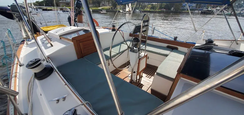 Slide: The Image of Brewer 44 Cutter Rig 1989 - 2