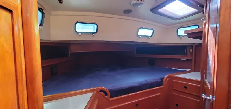 Slide: The Image of Brewer 44 Cutter Rig 1989 - 24